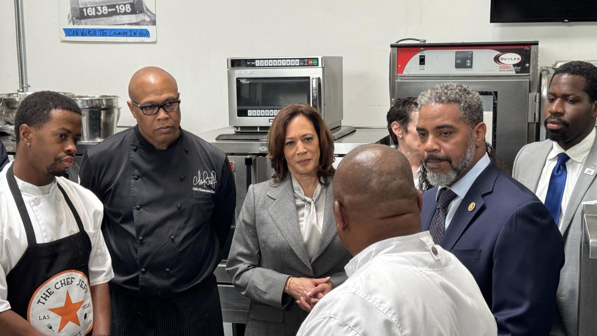 Congressman Horsford and Vice President Kamala Harris visit the Chef Jeff Project