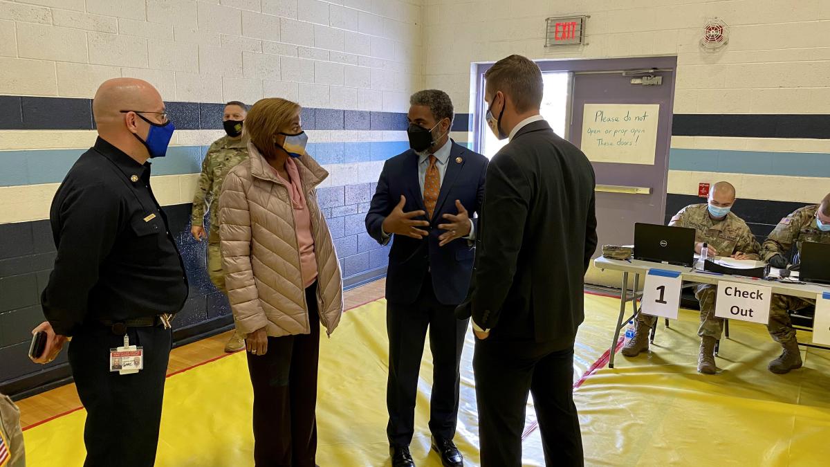 Rep. Horsford tours vaccination center