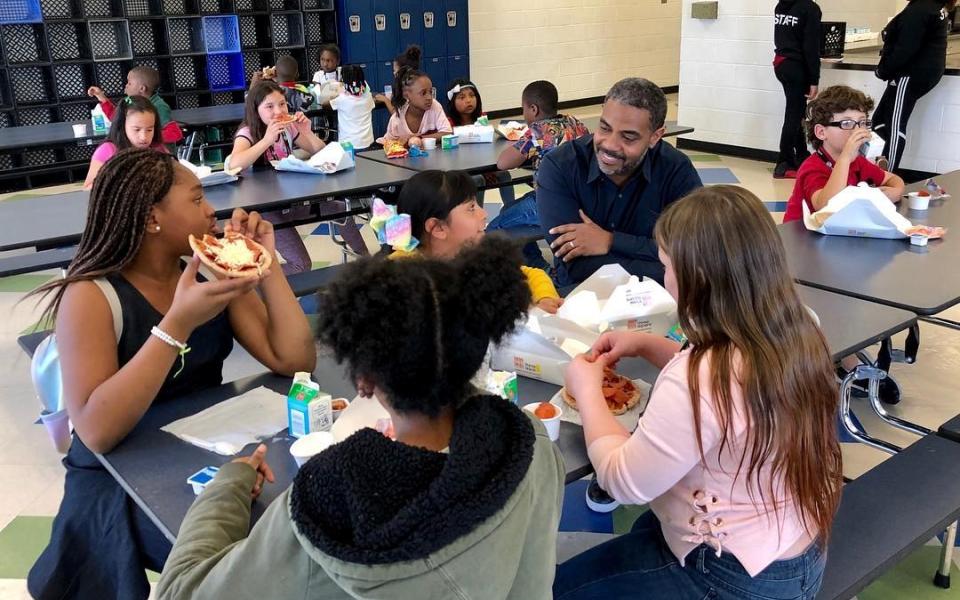 Photo of Congressman Horsford Eating Lunch With Kids At The North Las Vegas Boys and Girls Club 